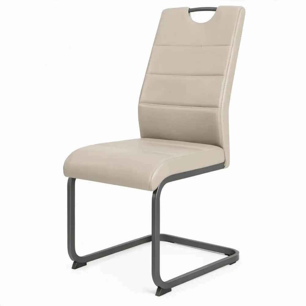 Beige kunstleren stoel met handgreep en donkergrijs sledeframe, 43 x 57 x 98 cm